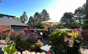 Garden Home In Victoria